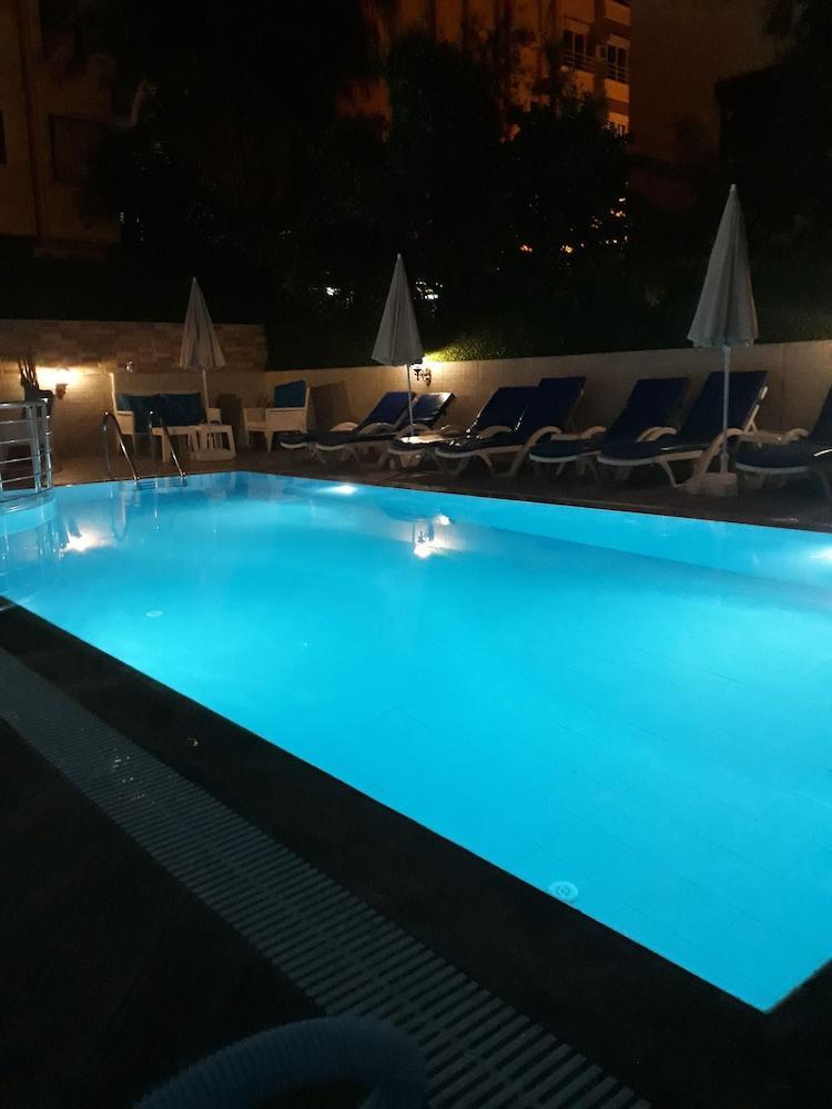 Golden Spark Aparthotel Antalya Buitenkant foto